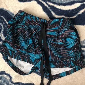 Printed lululemon shorts
